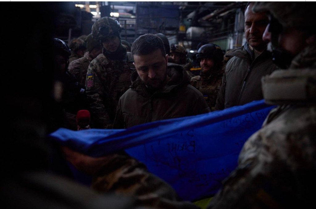 12/21/2022 – War update and commentary:  Zelenskyy carries soldiers’ flag from front line to&nbsp;D.C.