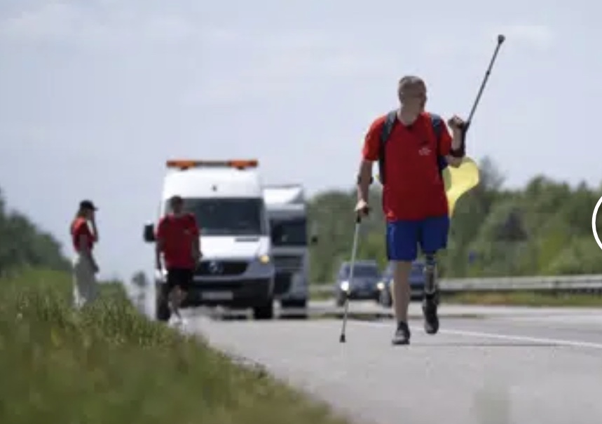 5/23/2023 – Unable to fight now, two Ukrainian amputees walk to raise funds for a military&nbsp;hospital