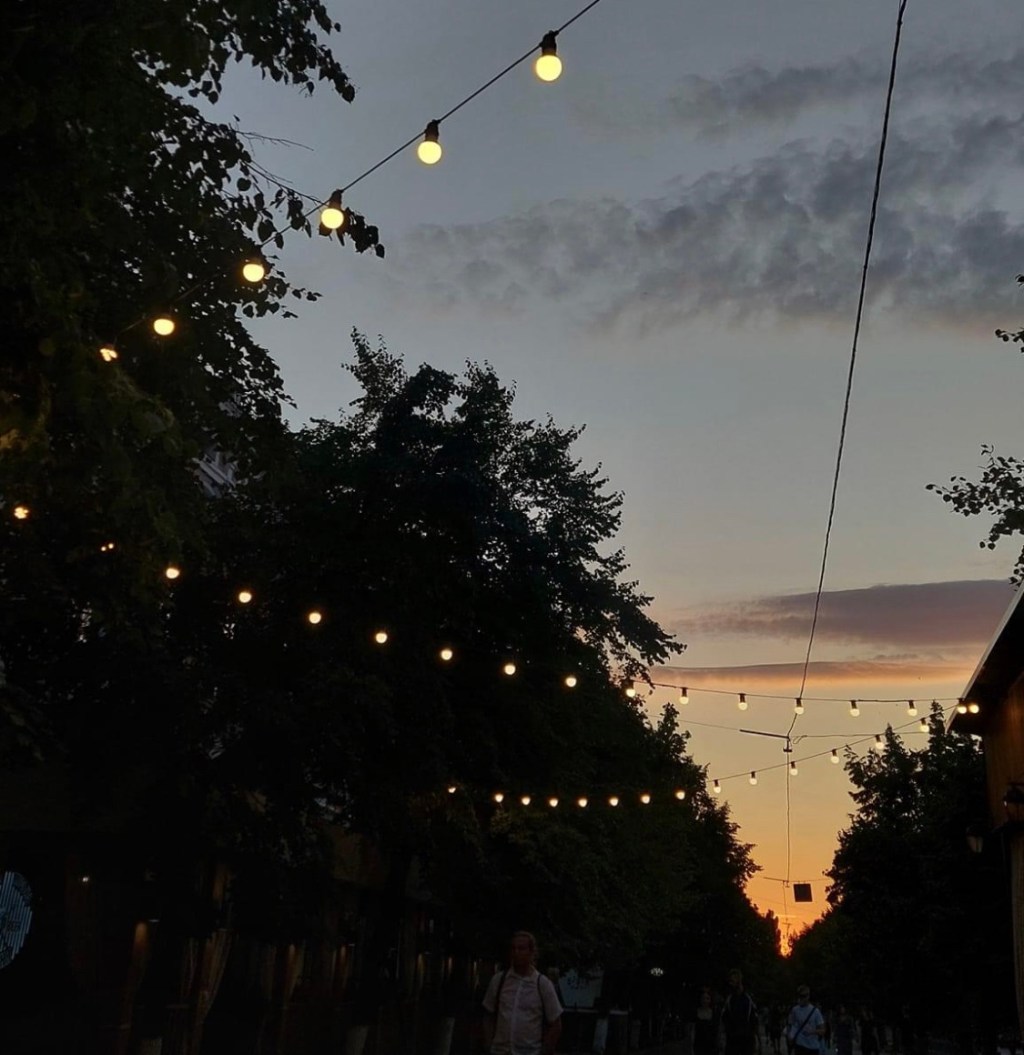 8/13/23 – As the night comes and the house is quiet, these fragments resurface in my memory, trying to fit together and complete this&nbsp;puzzle…