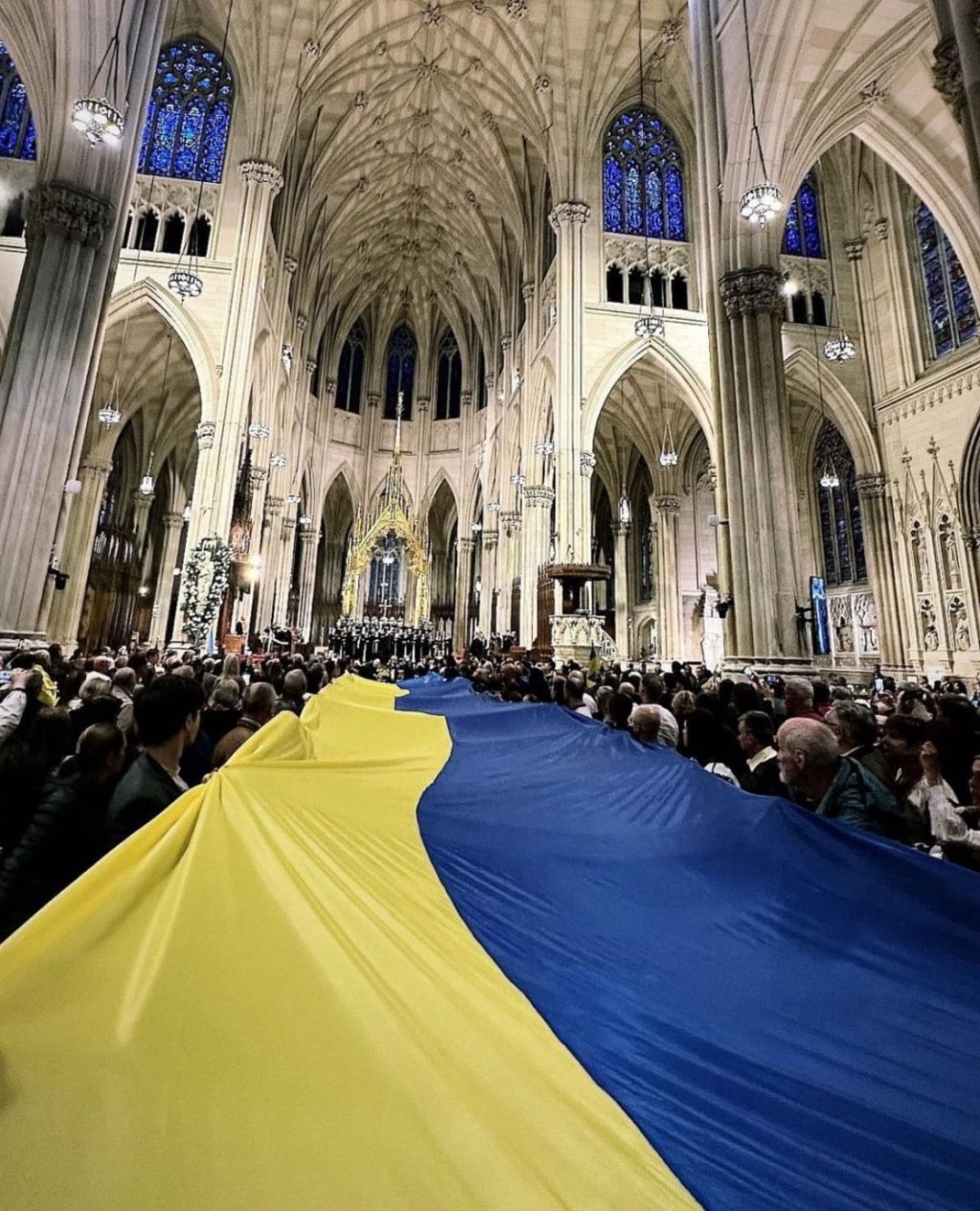 11/20/2023 – St. Patrick’s Cathedral in New York 💙💛&nbsp;🇺🇦